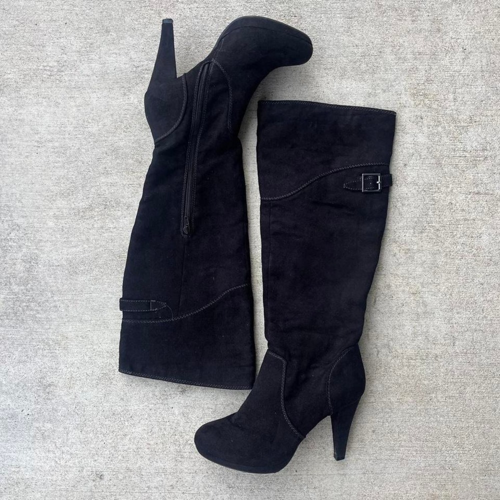 Y2K Fioni‎ Black Faux Suede Knee High Boots Heel Silver Buckle Detail Size 7.5
